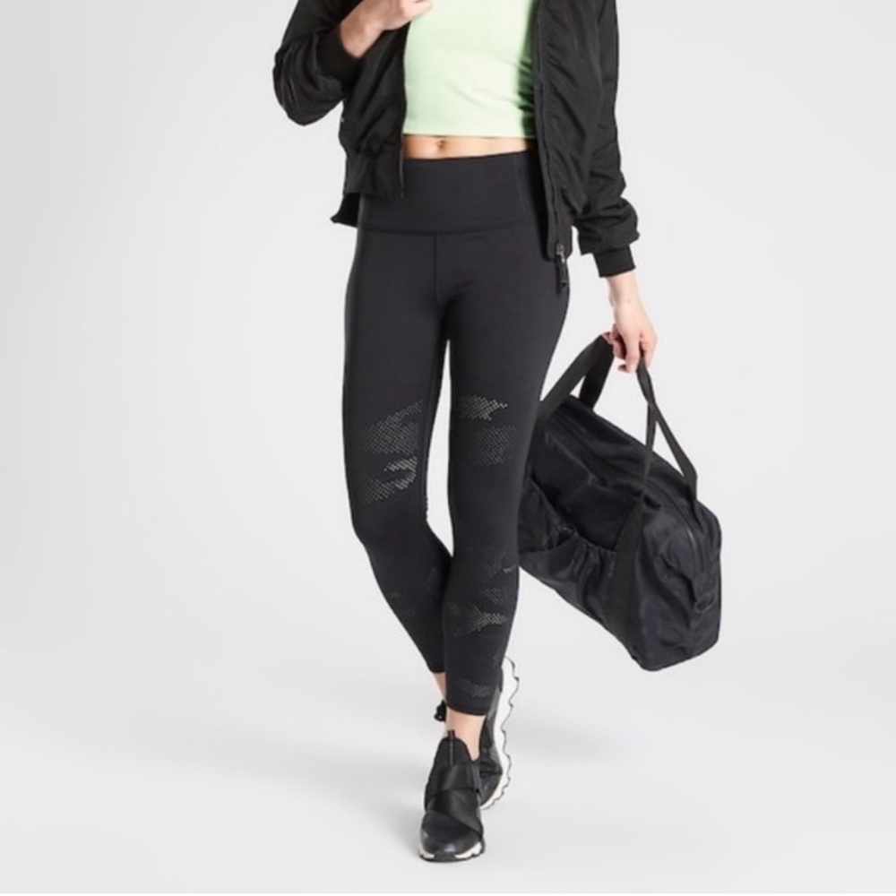 Athleta Persistence Lasercut Camo 7/8 Tight Leggings Powerlift Black Medium